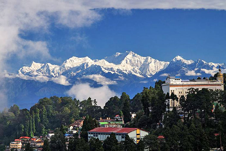 Happy Vacation - Scenic view of snowcapped Kanchenjunga Mountains North Sikkim, Popular Packages To Visit in Sikkim, Sikkim Tourism, Sikkim Tour Packages, Sikkim Tourism India, sikkim travel agency, sikkim travel guidelines, sikkim travel, sikkim tourist places, sikkim tour package