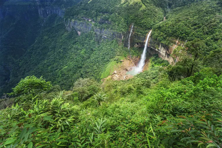 Happy Vacation - The 3 Tier Wei Sawdong Waterfall in Cherrapunjee, Popular Waterfalls in Cherrapunjee Meghalaya You must visit, Meghalaya Travel Packages from Siliguri Bengal, Bengal Travel Agent for Northeast Tour