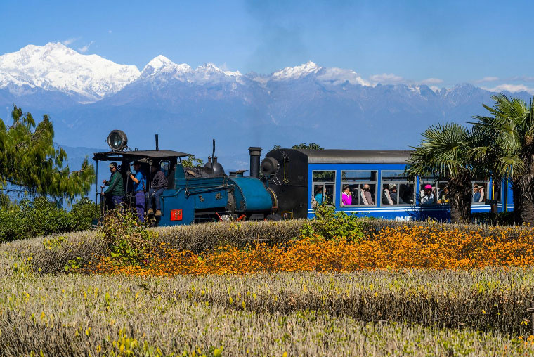 Happy Vacation - Enjoy World Famous Toy Train in Darjeeling, Places to visit in Darjeeling and Tourist Attraction in Darjeeling, Book Darjeeling Packages at Reasonable Price from Happy Vacation, Best Travel Agent in Siliguri for Darjeeling, B2B Darjeeling Packages, B2B Travel Agent for Darjeeling