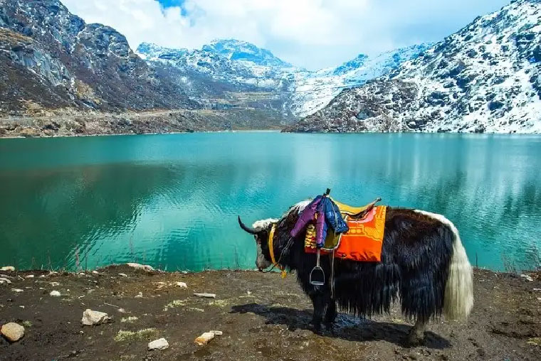 Happy Vacation - Scenic Sela Lake in Tawang Arunachal Pradesh is a must visit attraction, Sela Pass Tawang, Best Time to Visit, Travel Packages for Arunachal from Happy Vacation, Best Tour Operator Travel Agency for Tawang Arunachal Pradesh